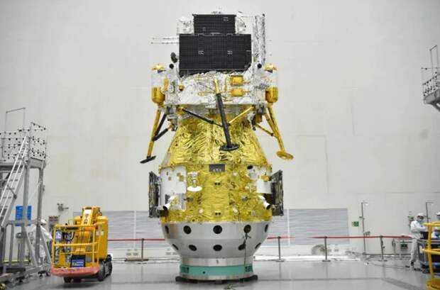 Китайский космический зонд вышел на орбиту Луны