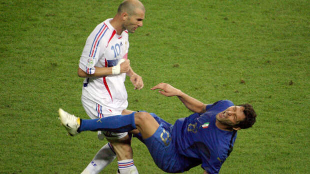 Экс-капитан сборной Франции Зидан не гордится ударом в грудь Матерацци в финале ЧМ-2006