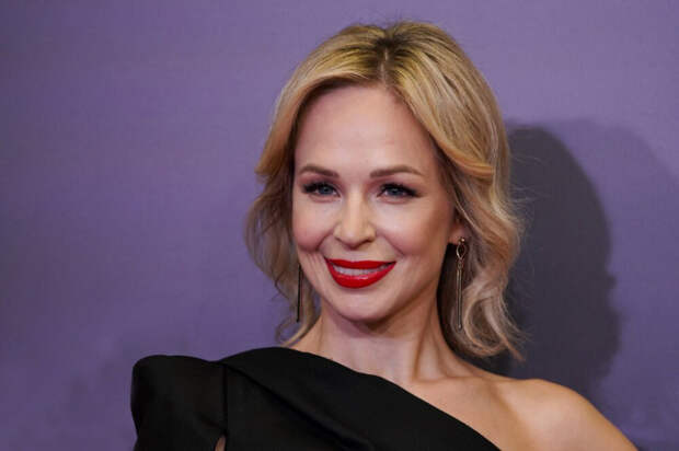 «Может, в порно снимается?» Муж звезды «6 кадров» Ирины Медведевой не отпускает ее в Москву