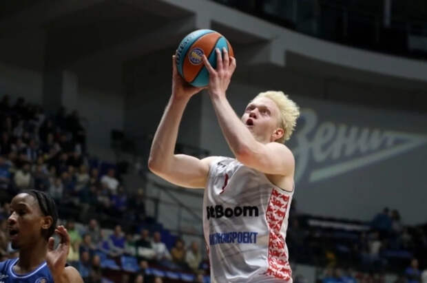 Касаткин заново учится играть в баскетбол после тюрьмы во Франции