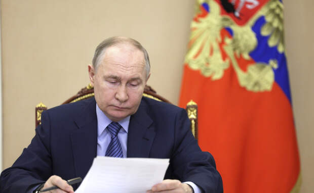Путин ввел особый порядок выезда за рубеж для лиц с допуском к гостайне