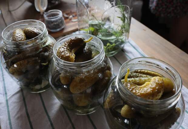 Россиянам рассказали о самой опасной закуске к алкоголю