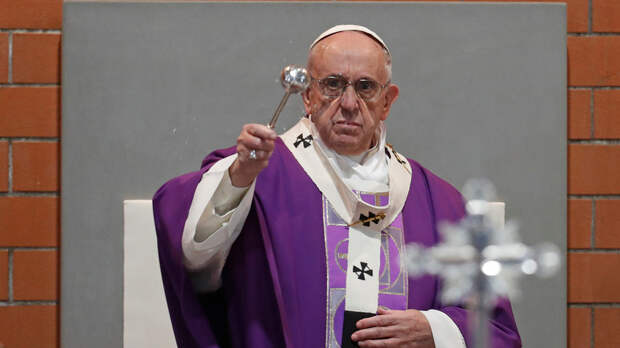 Обозреватель: Папа Римский лишил сана украинских священников за «божественные голоса»