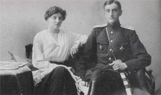 Отец князя Роман Петрович и родная тетя князя, сестра отца, княжна императорской крови Надежда Петровна Романова