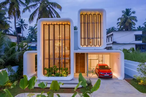 Семейный дом со смелым геометрическим фасадом в Индии