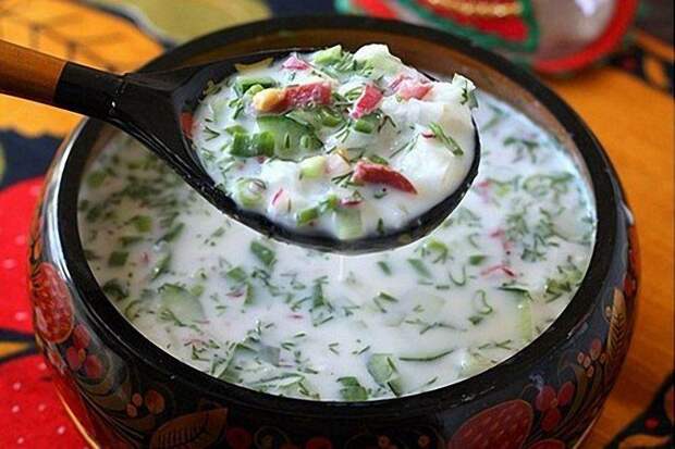 «Взрослые закусывают этим водку — так вкуснее»: иностранцы о русской кухне