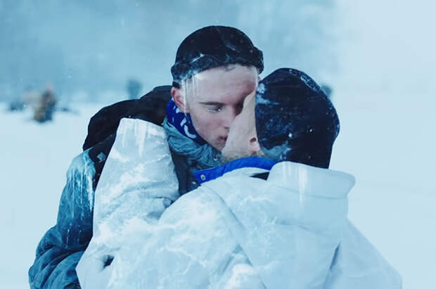 Кадр из клипа "Любите друг друга"