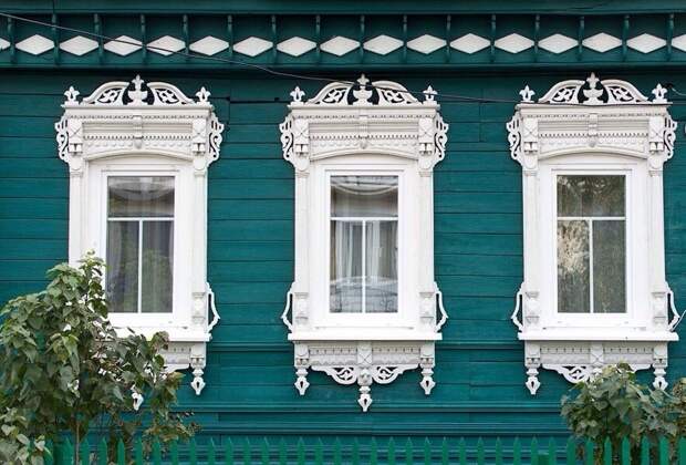 О чем рассказывают оконные наличники русских домов: символизм в деревянном зодчестве