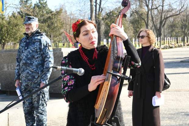 «Лучше бы презервативы раздавали…» — реакция одесситов на мовных активистов