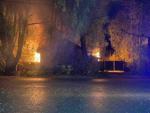 В Тверской области горело заброшенное здание