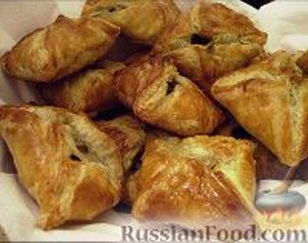 Фото к рецепту: Закусочные слойки с начинкой Фото к рецепту: Закусочные слойки с начинкой