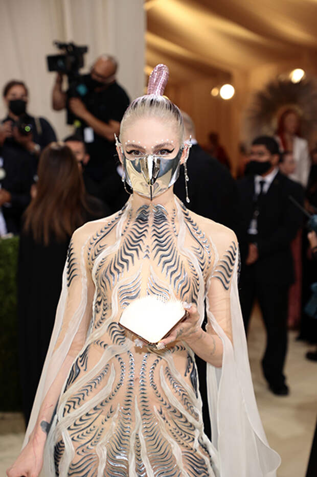 Граймс в Iris Van Herpen