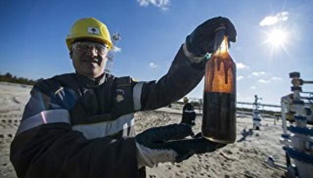 Оператор по добычи нефти на Ново-пурпейском месторождении в Ямало-Ненецком автономном округе
