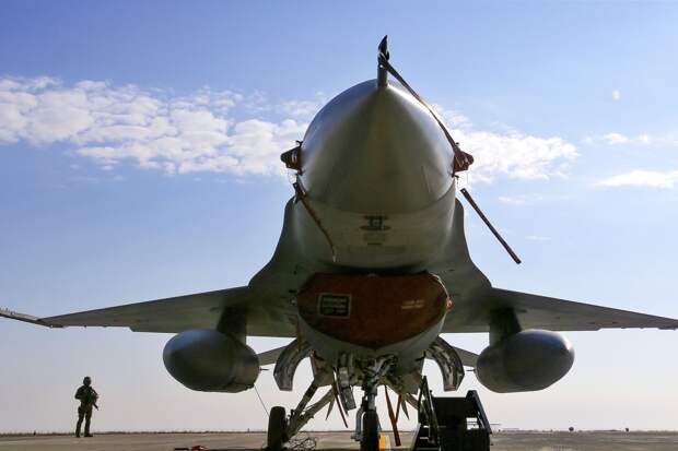 Дрон уничтожил F-16 в Кировоградской области и снял это на видео