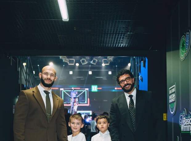 Рэперы Тимати и Джиган посетили баскетбольный матч с сыновьями