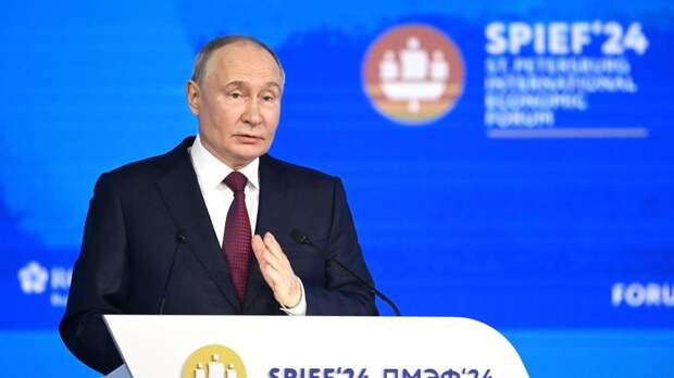 Путин: США потребляют на $1 трлн в год больше, чем производят
