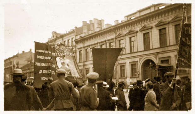 Петроград 1917 года глазами американского фотографа