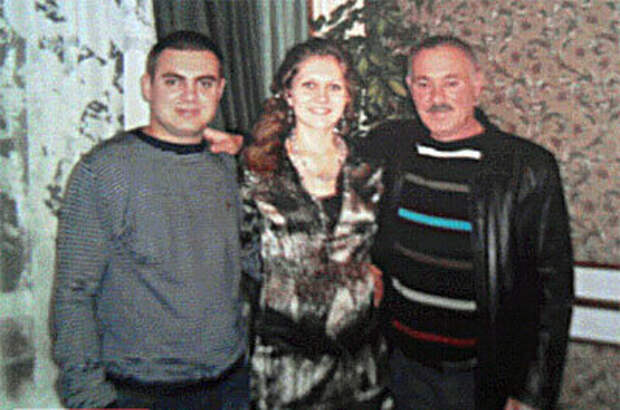 Джалиль Аметов с еще живыми родителями, которых впоследствии убьют Цапки