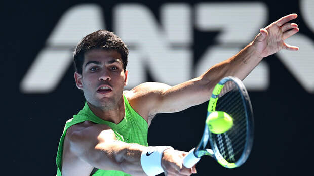 Алькарас переиграл Зверева в пяти сетах и вышел в финал Открытого чемпионата Австралии