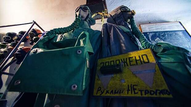 Образцы защитной экипировки в музее противоатомного убежища С-2, Севастополь Образцы защитной экипировки в музее противоатомного убежища С-2, Севастополь