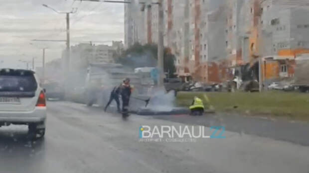 В Барнауле пожаловались на ремонт дороги поверх луж