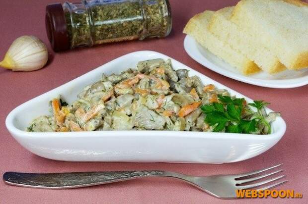 Фото Жареные вёшенки со сметаной и овощами