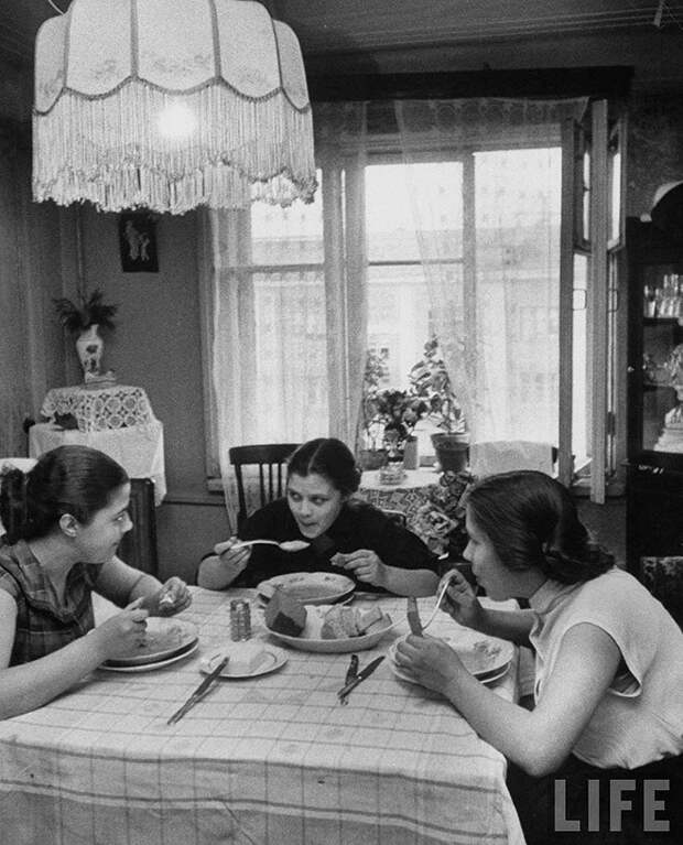ByLarsen23 Москвички в 1956 году
