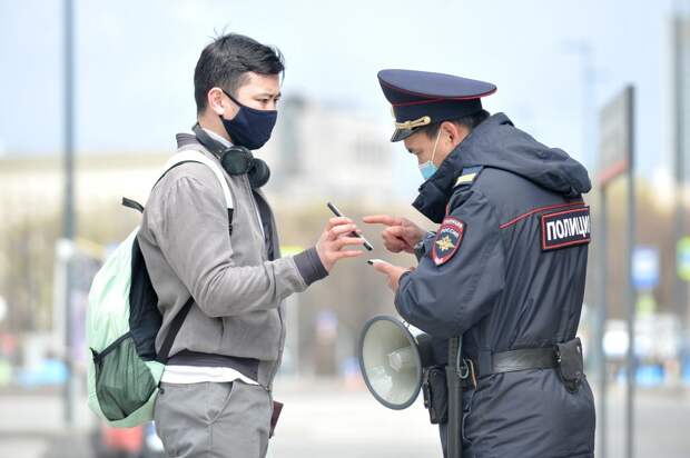 По мнению полицейских, москвичи в целом с пониманием относятся к проверкам цифровых пропусков/Агентство «Москва»