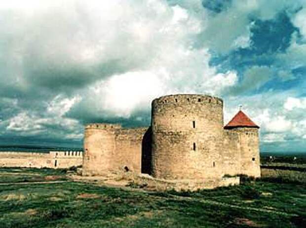 26 век. Белгород-Днестровская крепость. Белгород-Днестровская крепость фото главного входа.