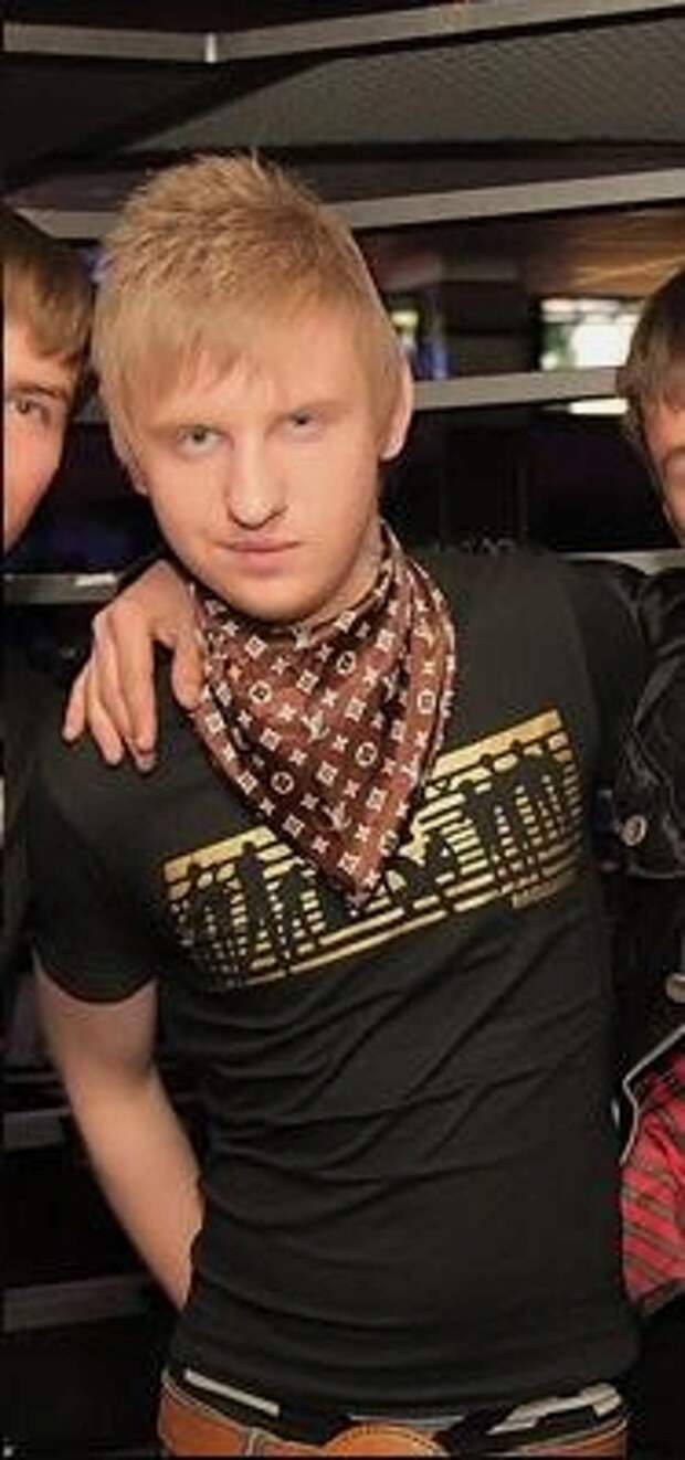 в августе мише купили. в августе мише купили. 90 тетрадей в клетку на весь 16 в линейку. карлсон купил 6 пирожных и получил 28 крон сдачи с краткой записью. миша марвин афиша.