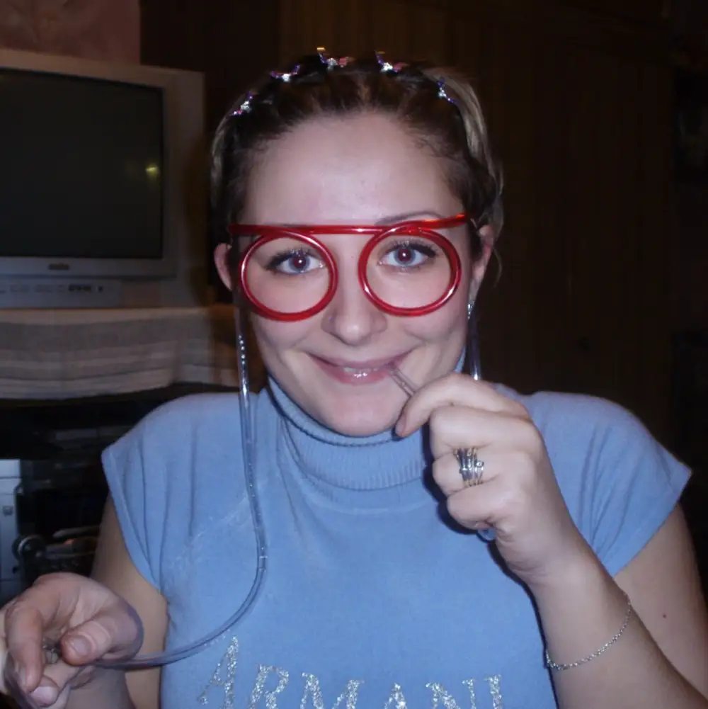 Сумасшедший ботаник. Домашний очкарик. Смешной очкарик. Домашний очкарик. Логотип оптики.