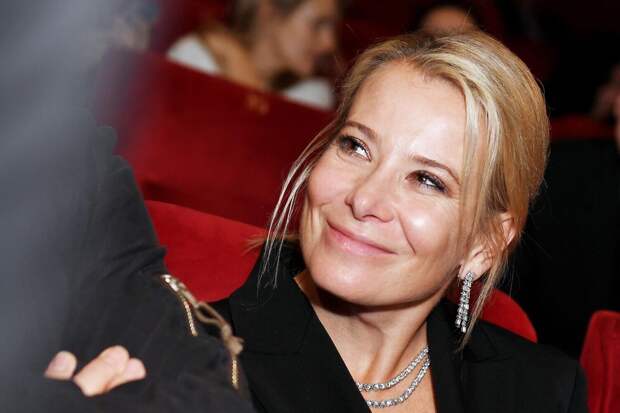 «Разрывает на миллиарды кусков»: спустя 12 лет Юлия Высоцкая рассказала, как трагедия изменила её семью и почему они решились на удочерение 9-дневной Сони