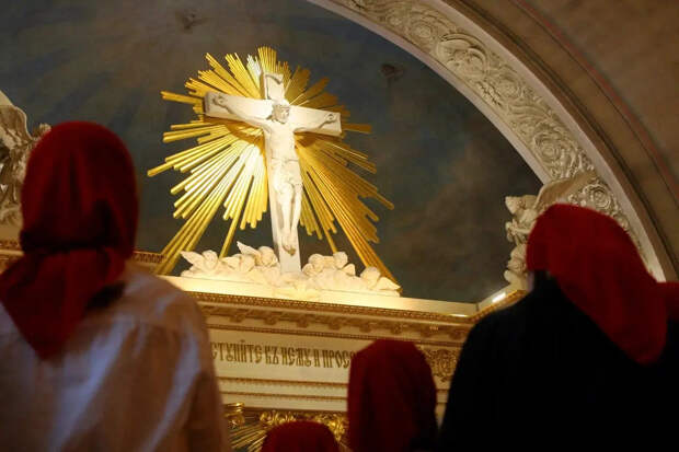 Священник объяснил, как правильно хранить и использовать крещенскую воду — агиасму