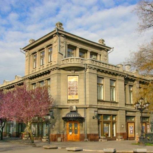 Крымский академический русский драмтеатр представит свою программу в режиме онлайн