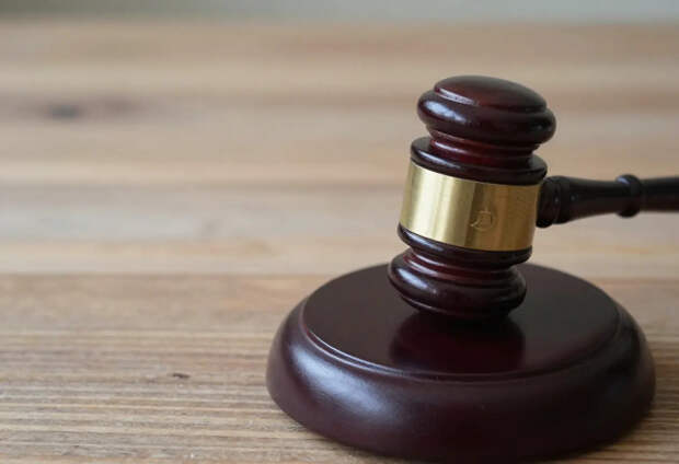 Адвокат Разина объяснил, почему продюсер "Ласкового мая" не едет в Россию