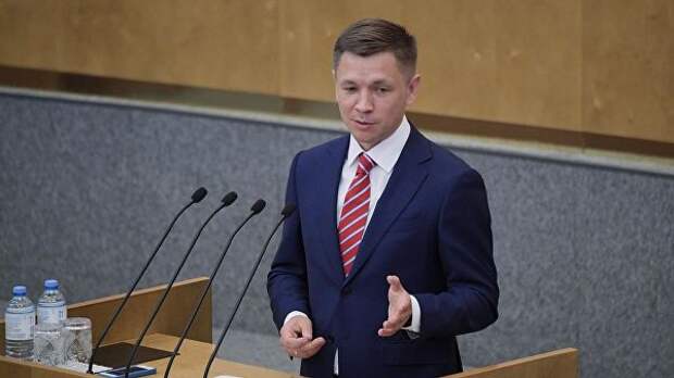 Министр цифрового развития, связи и массовых коммуникаций РФ Константин Носков выступает на парламентских слушаниях в Государственной Думе РФ. 8 июля 2019