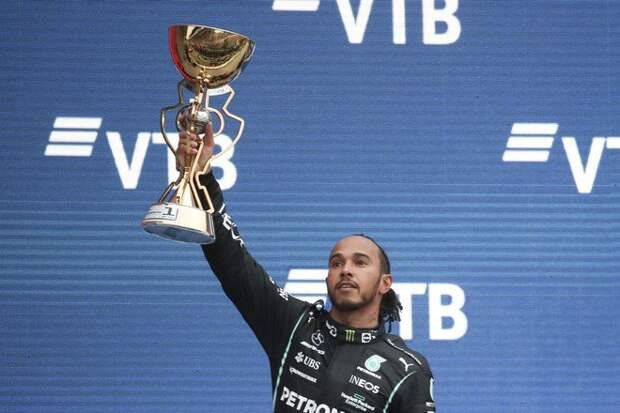Хэмилтон на Гран-при России одержал 100-ю победу в карьере