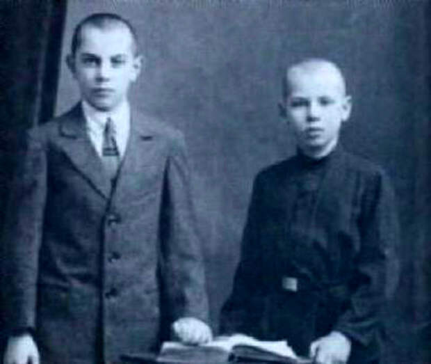 Братья Борис и Георгий Жжёновы. Петроград, 1920-е годы
