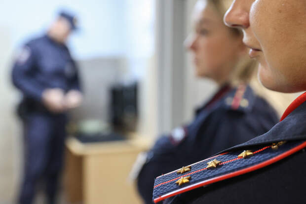 Чеченская семья окружила отдел полиции в Москве из-за сбежавшей дочери