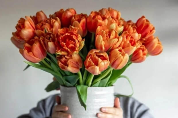 Психолог Арутюнян назвала худшие подарки для женщин на 8 Марта