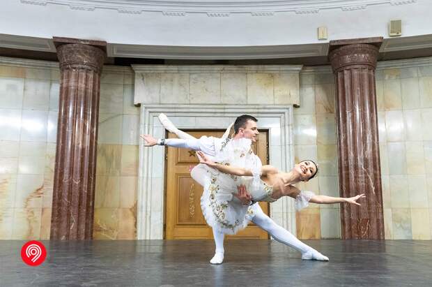 В метро Москвы показали балет