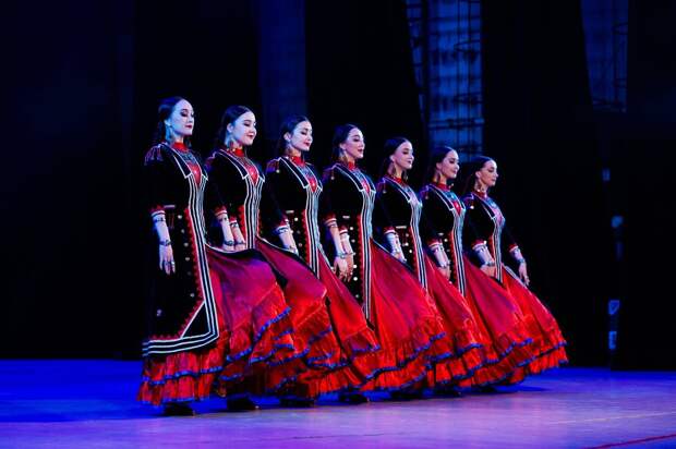 Башкортстанның Фәйзи Гаскәров исемендәге халык бию ансамбле гастрольләргә китте