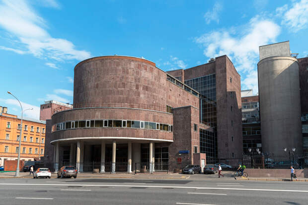 Здание Центросоюза со стороны проспекта Академика Сахарова. Обратной стороной здание выходит на улицу Мясницкая