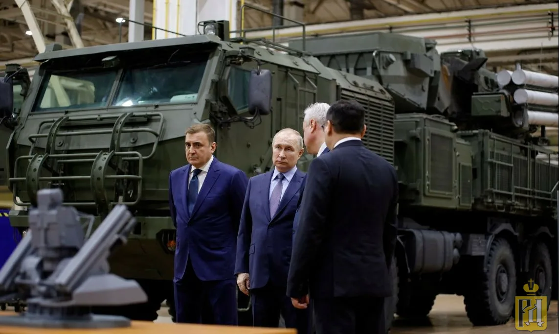 Как вам название публикации: "МВФ РАСКРЫЛ РЕАЛЬНЫЙ ПРОВАЛ РОССИИ: ОТРИЦАТЬ УЖЕ БЕССМЫСЛЕННО"? Мне тоже очень понравилось.-6