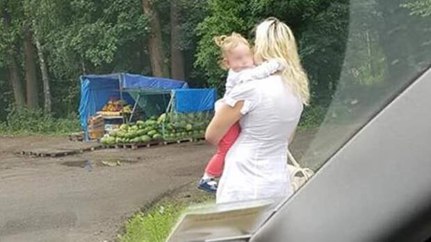 Проститутка на трассе с ребёнком. Львовская область.