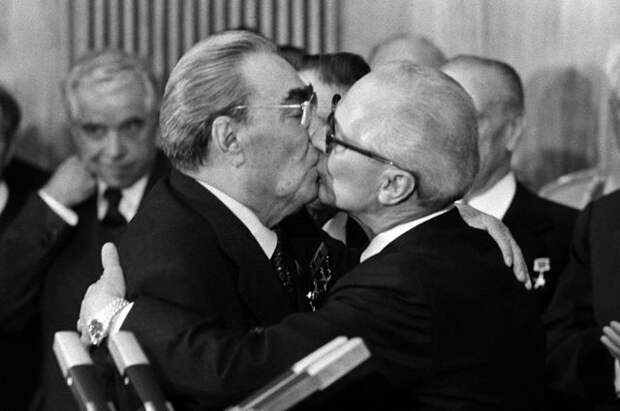О поцелуях Брежнева