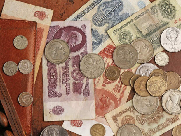 Названы варианты выплат россиянам долгов по старым сберкнижкам