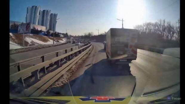 Водителя грузовика жестко наказали за не пропуск скорой в Приморье