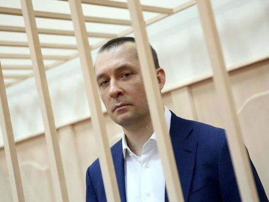 Полковник-миллиардер Захарченко громко заявил о «грабеже граждан»: интервью сидельца Полковник-миллиардер Захарченко громко заявил о «грабеже граждан»: интервью сидельца