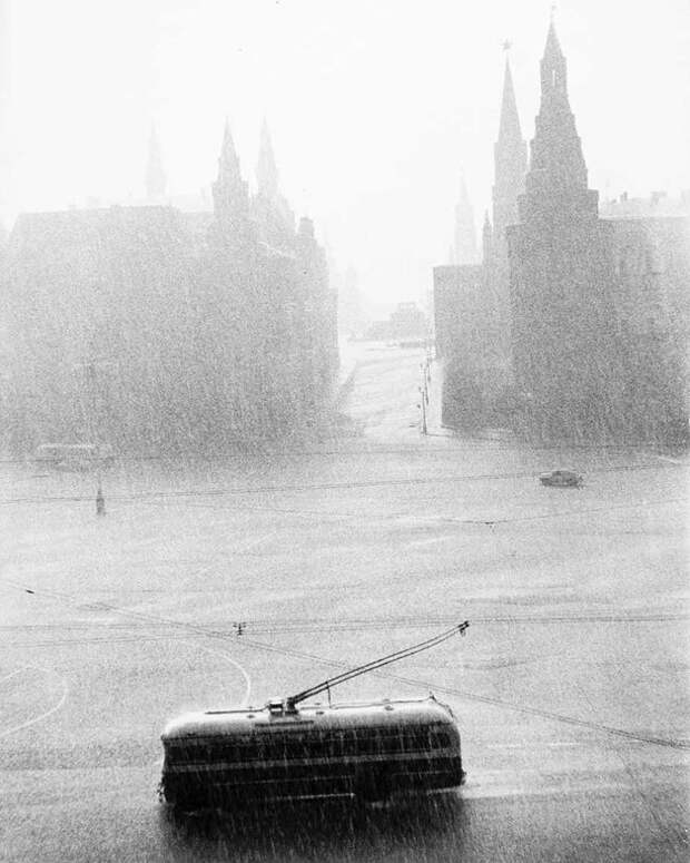 Ливень в Москве, СССР, 1956 год. история, классика, фото